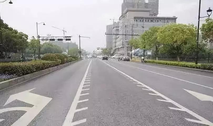 这些开车误区老司机常失手,开车的这两个坏习惯千万要注意了