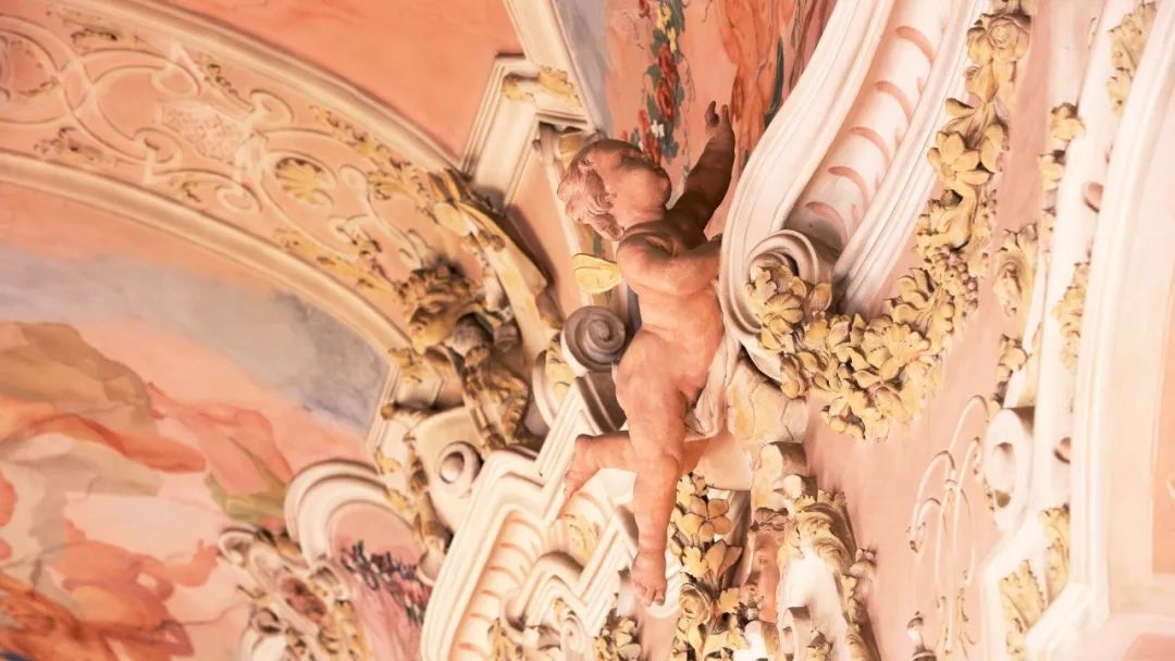 穿粉色就是娘娘腔？让小李子和猫王告诉你什么叫“油而不腻”