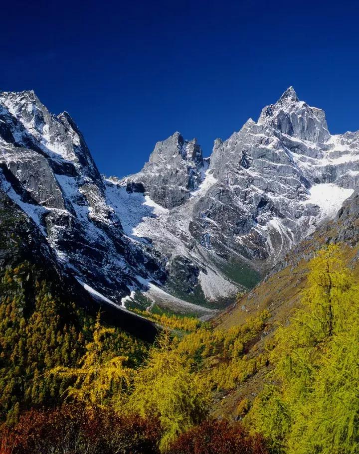 看阿坝县全景,阿坝环线海拔一览表