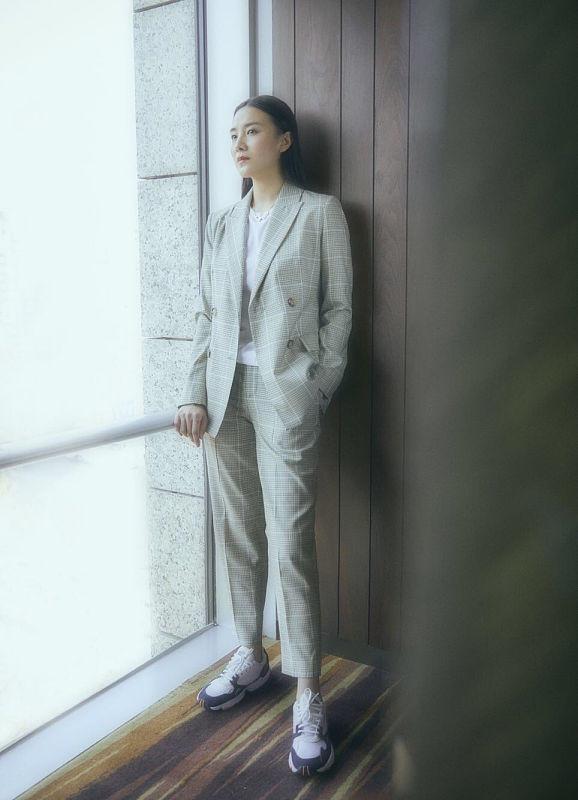 宋佳西装套装穿搭,女神攻气十足宋佳西装穿出高级感