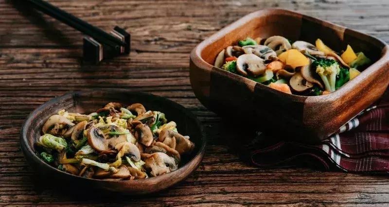 一炒菜就冒白沫,一炒菜到处都是油咋办