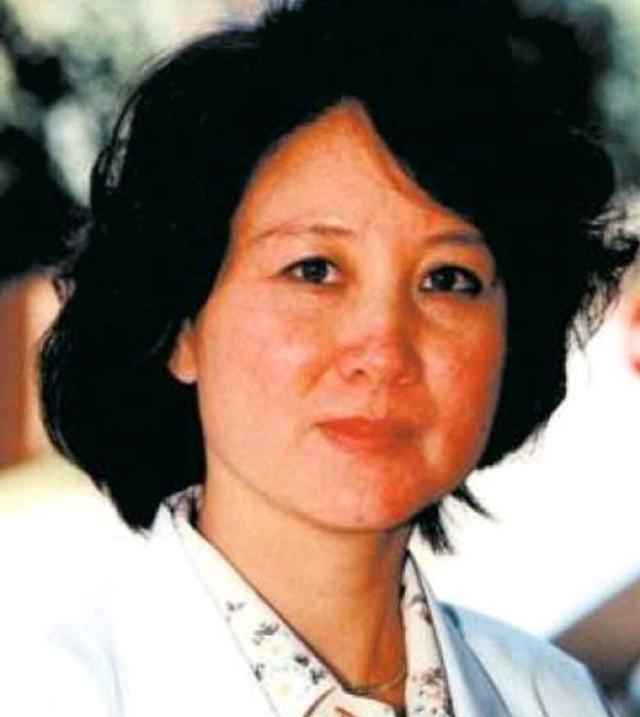 余秋雨第一任妻子李红个人简历,余秋雨第二任妻子马兰现状