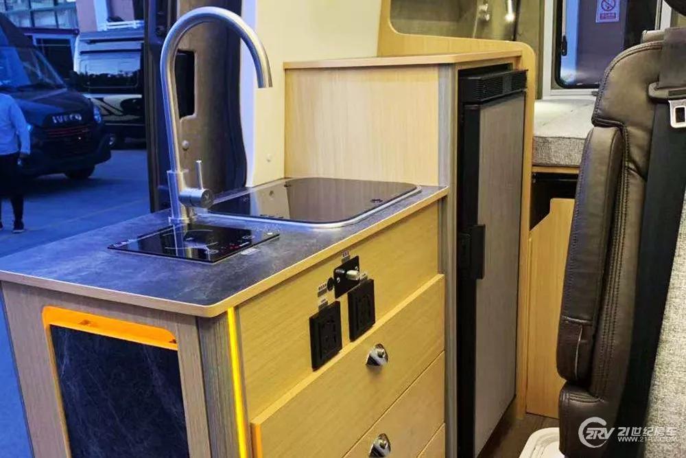 21款上汽大通原厂v80b型房车,六座六卧大通v80长轴高顶b型房车