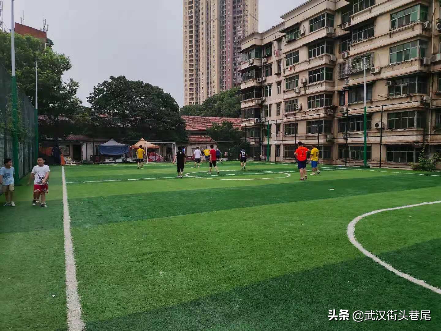 小区足球球场,小区内部足球场