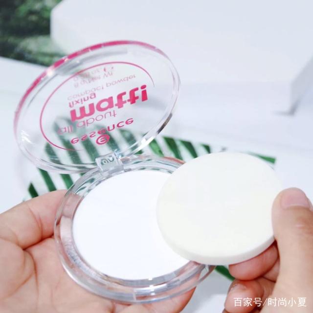 散粉妙招,一招教你散粉定妆