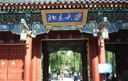 清华难进，足球队两少年却靠踢足球进清华，念书的情何以堪？