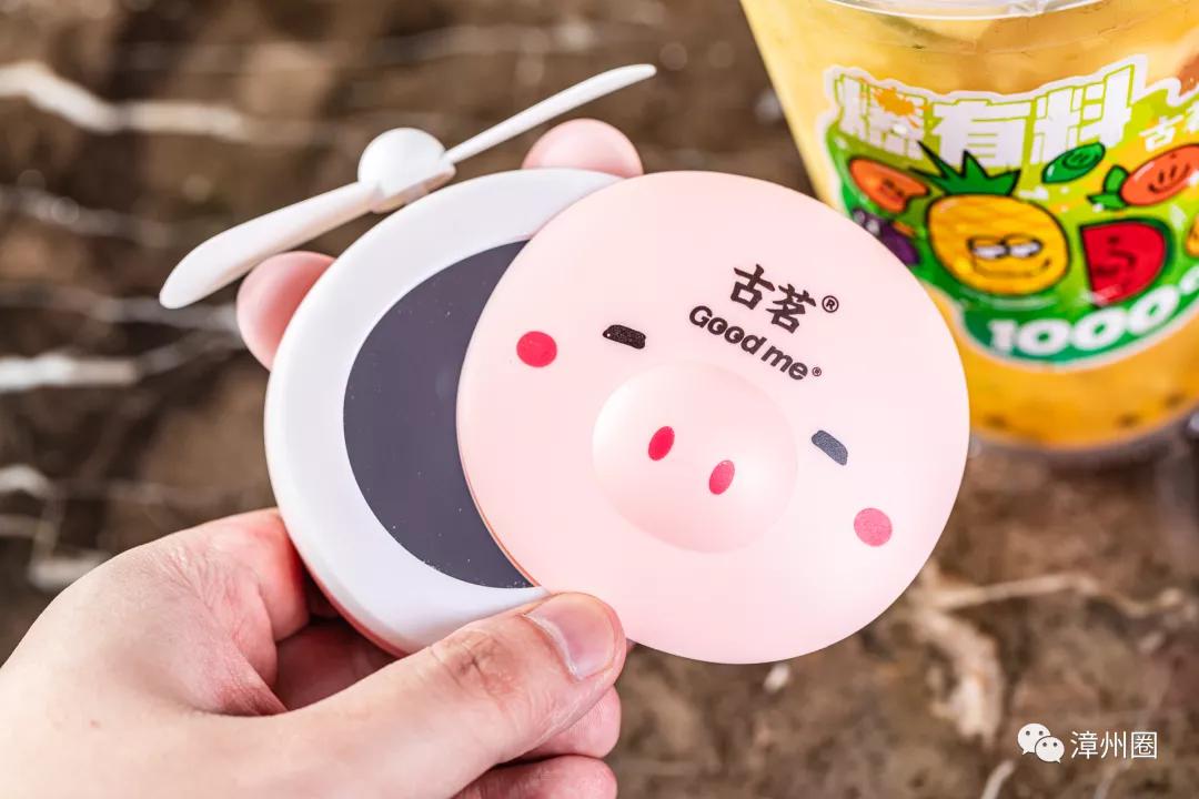 买一送一！大肚子水果茶来了，足足1000cc，单靠吸管都吸不动