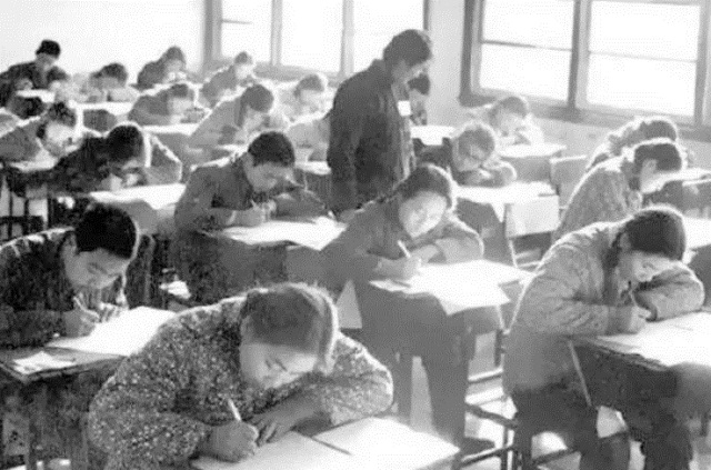 18年前全国高考，19岁少年偷取试卷高考后被逮捕，如何处罚他？