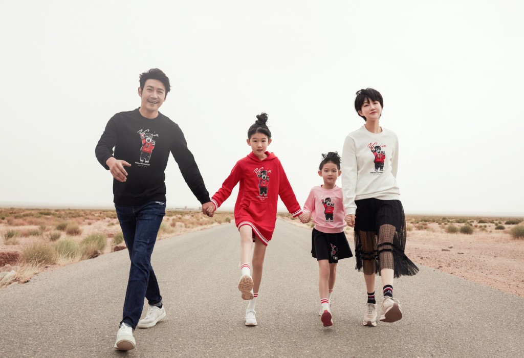 陆毅两女儿穿毛衣,陆毅女儿穿的裙子