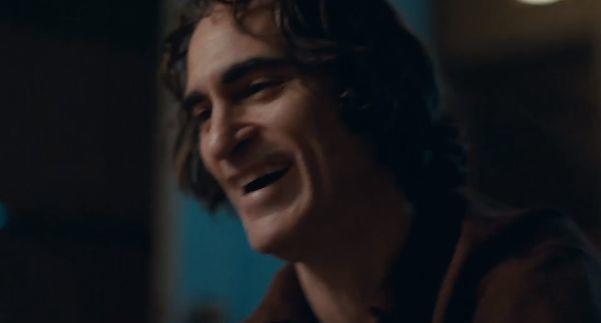 他不是演得好，他就是小丑本人