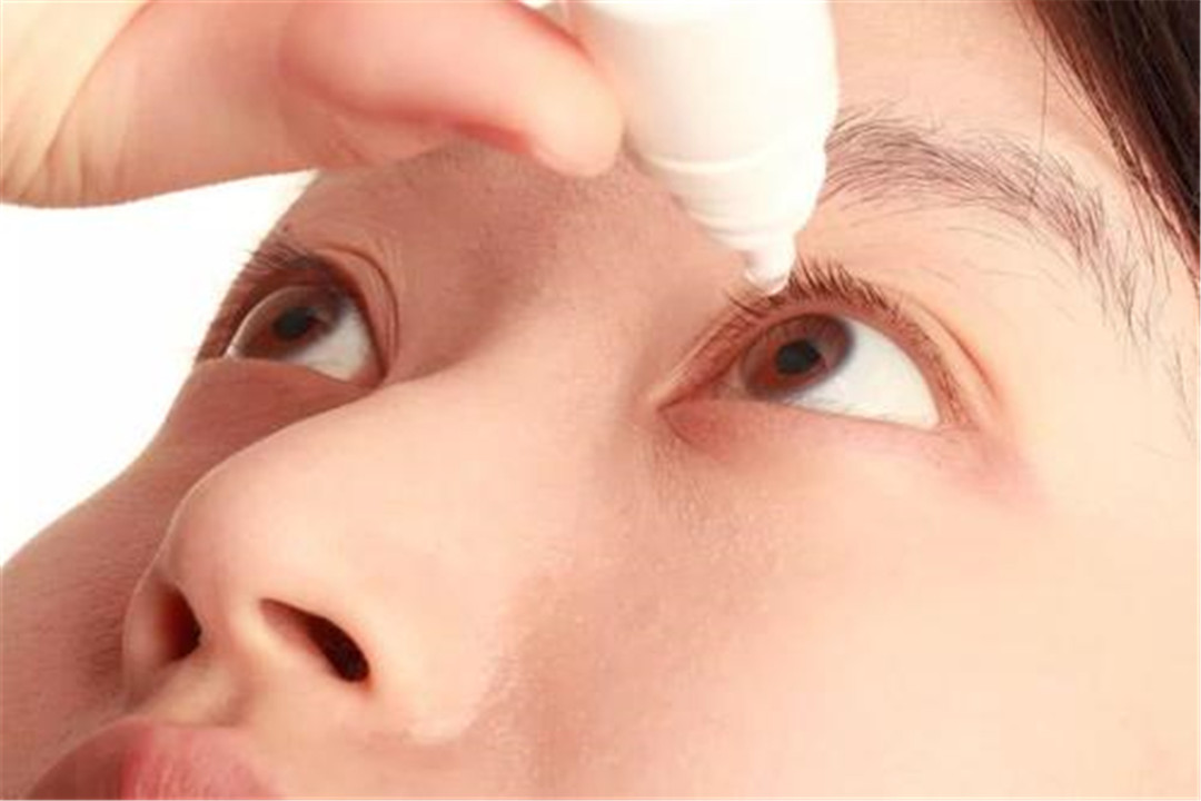 宝宝误把502滴进眼睛,5岁宝宝用502胶水滴眼睛里