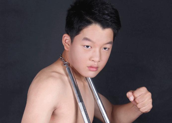 周星驰年轻时被说丑,因为长得丑被周星驰看中