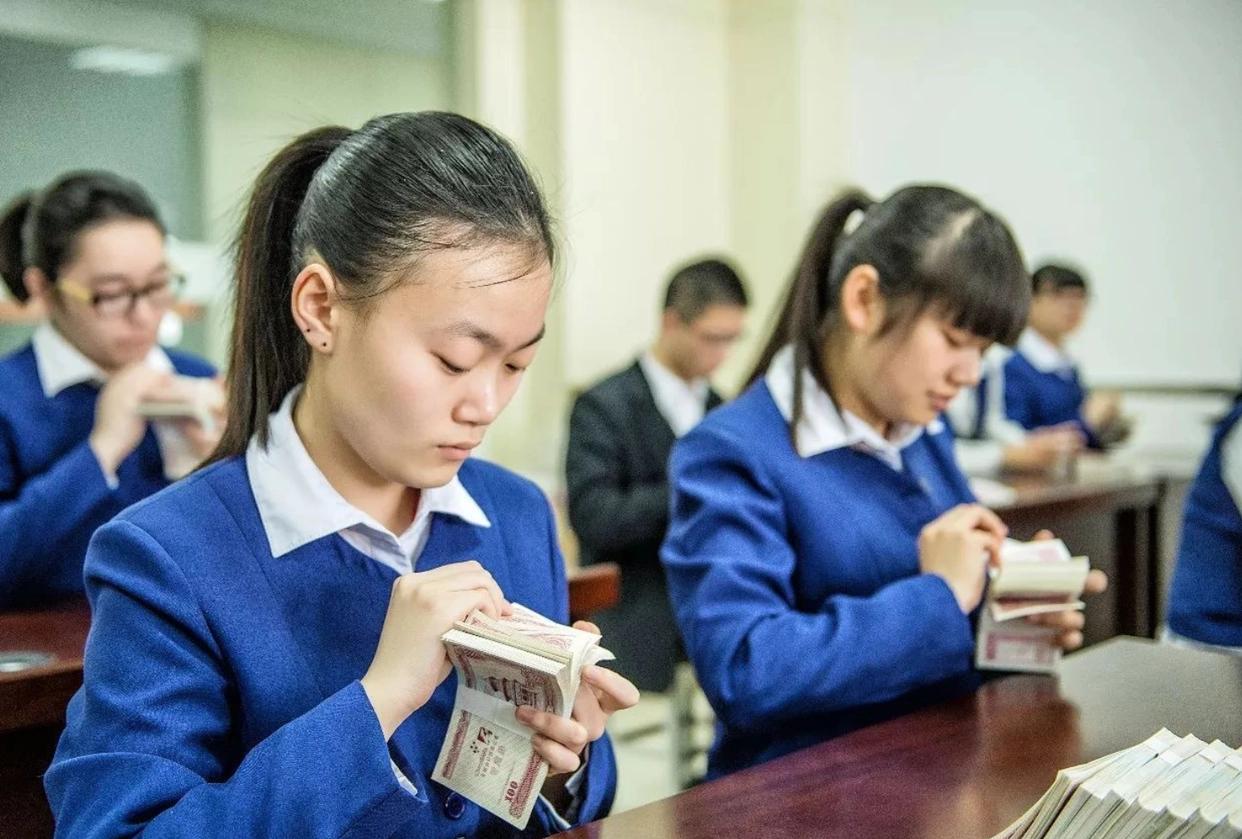 大学学业少就业前景好的专业,目前大学热门就业专业