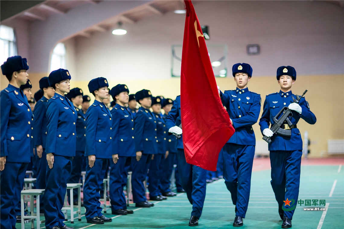 退伍女兵脱下戎装军心不改,女兵退伍回忆照