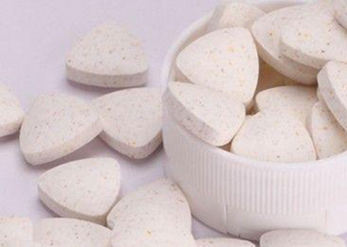 博美忽然就不爱喝水了怎么回事,博美不吃食精神不好