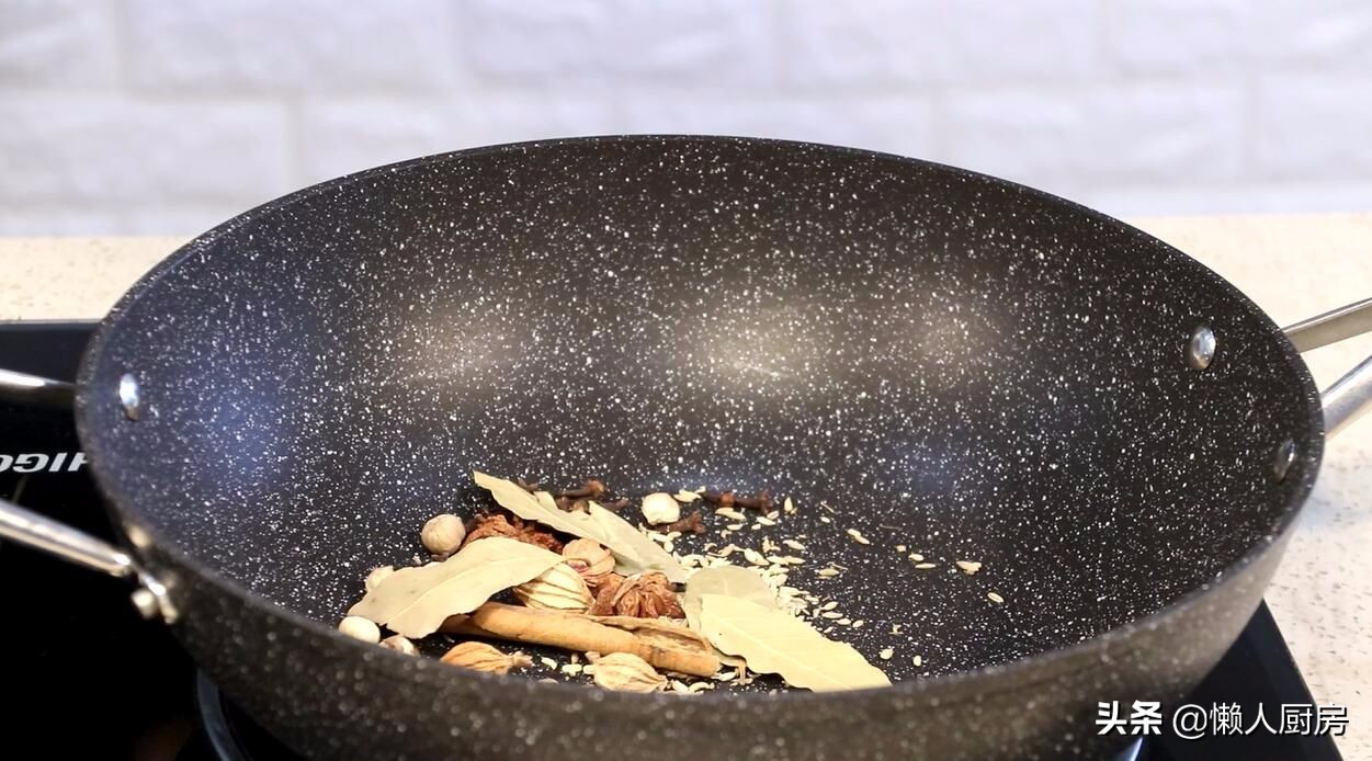 如何自己在家制作麻辣火锅底料,麻辣火锅底料羊蝎子火锅的做法