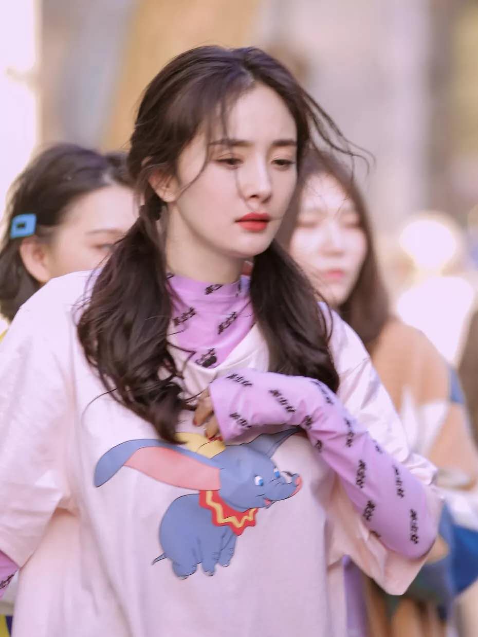 女明星们都穿的什么t恤,今年爆款t恤女
