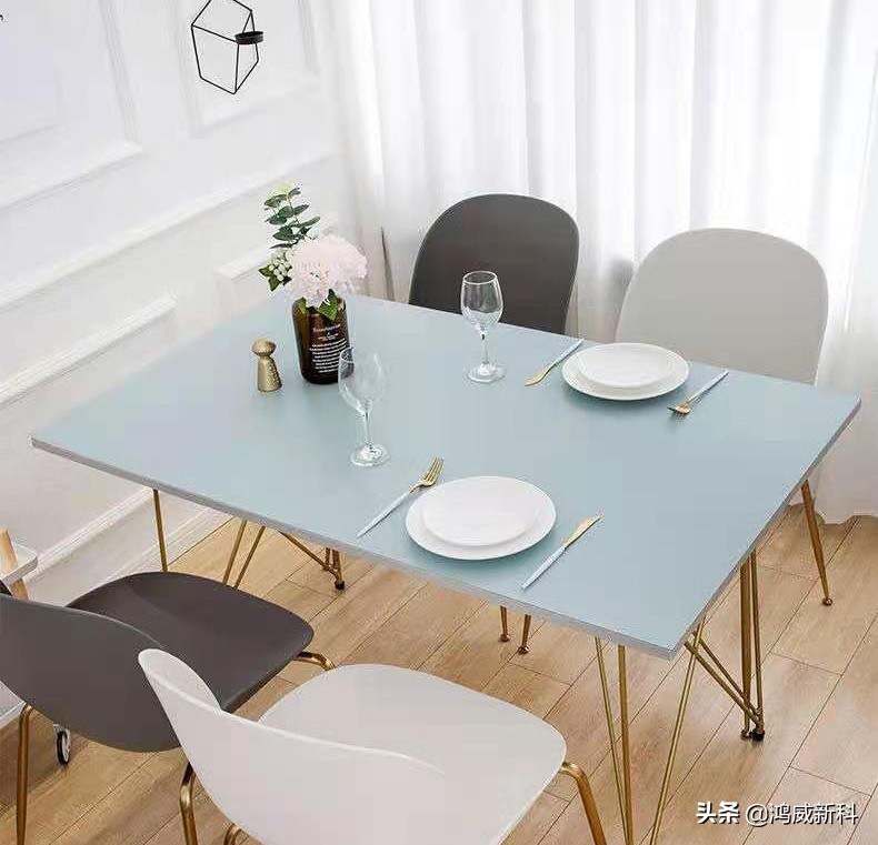 怎么找回用餐的仪式感？把皮革铺在餐桌上