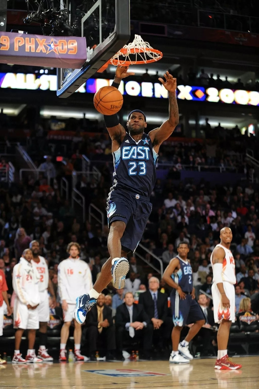 近年复刻的詹姆斯球鞋,詹姆斯的最新的球鞋