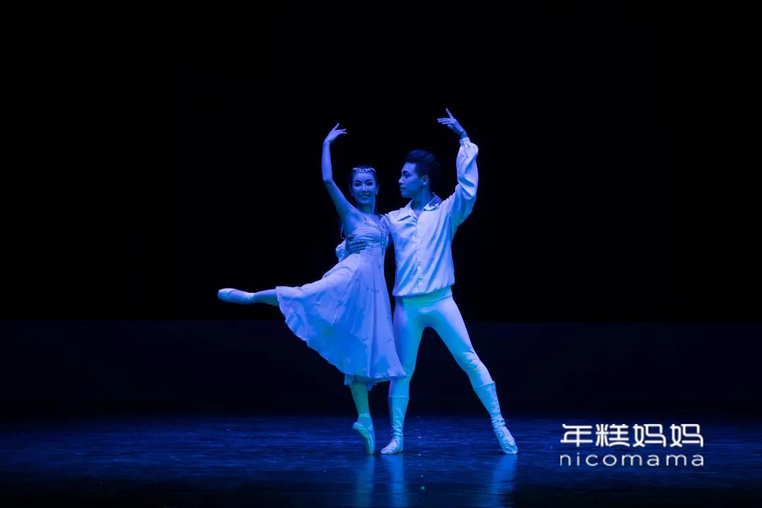 丁克自己生了孩子,41岁丁克生双胞胎