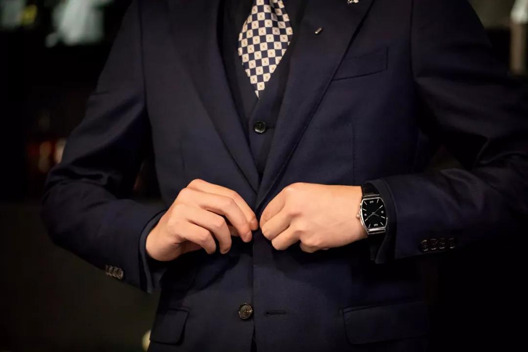 深圳销售一个月底薪3000,普通人在深圳做销售真实收入