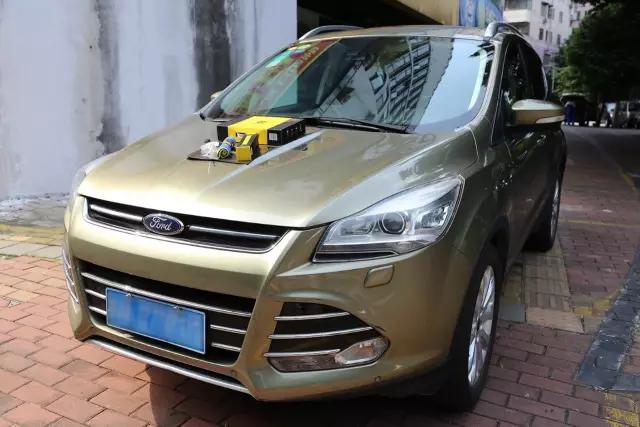 车漆划痕无光泽打蜡有用吗,黑色车漆打蜡最好的办法