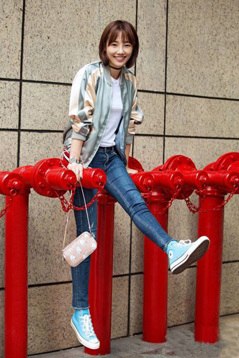 初秋不热的穿搭,初秋新款棒球衣怎么搭配