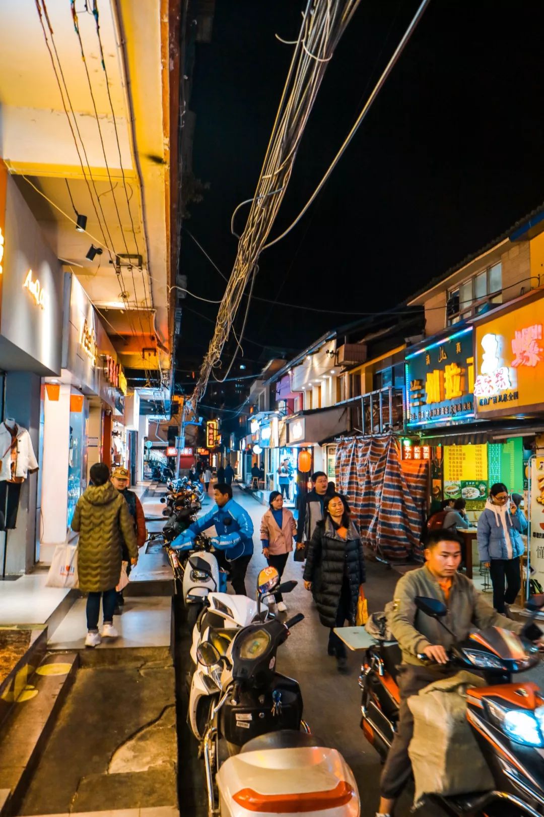 昆明的烟火气回来了！南屏街拟试点夜间外摆，路边摊可以有了，中央文明办宣布重大调整