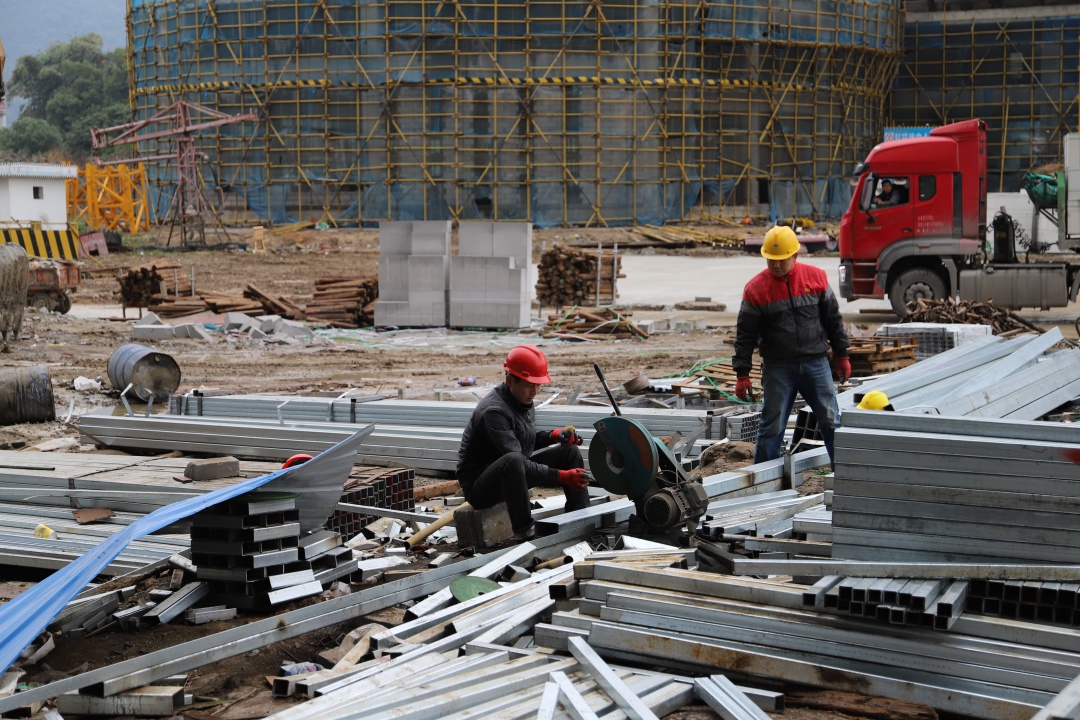 封顶的医院装修要多久,新建医院大楼封顶大吉