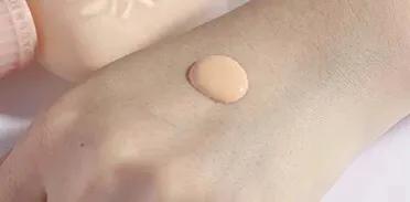 cpb长管隔离和ysl隔离哪个好用,选择一款适合自己的隔离很重要