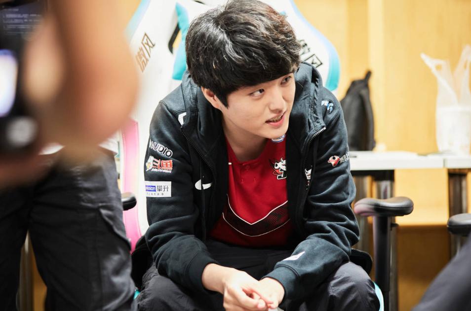 jdg击败blg成功卫冕红米采访,jdg惨败t1无缘决赛