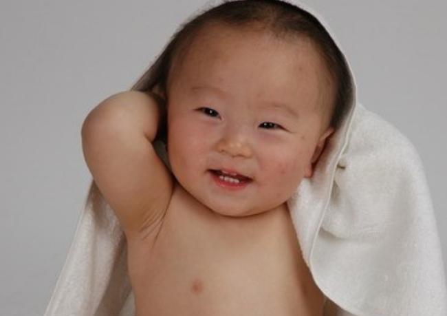 甄姓男宝宝四个字名字,甄姓男孩取名龙年