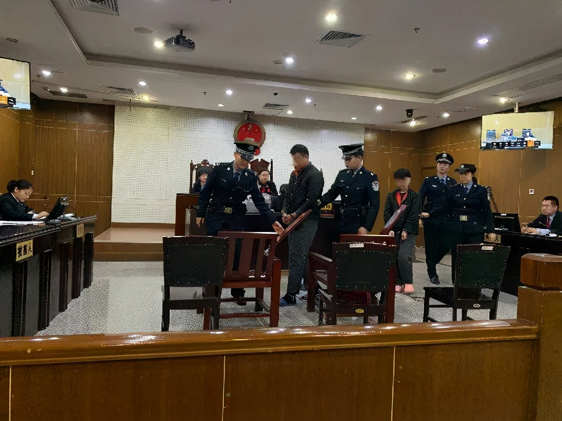 表面上大家都是打工人,有的同事却背地里学习《母猪的产后护理》