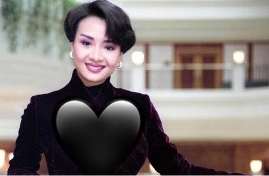 单纯的*子楣叶**:靠风月片成名却纯洁如初,为爱息影痴恋男友26年