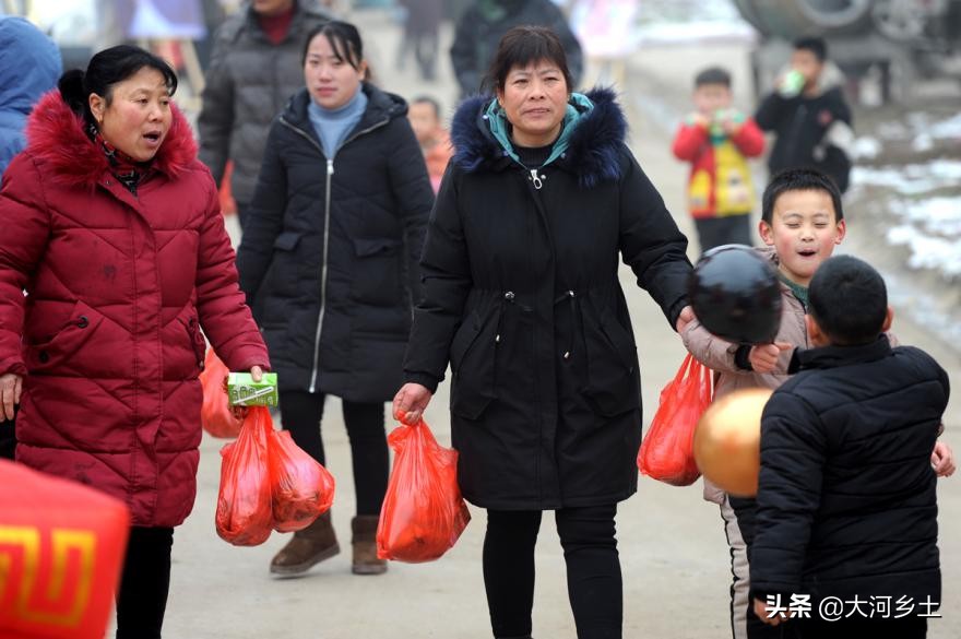 新春流动宴席一条龙服务,春节打工人返乡热潮