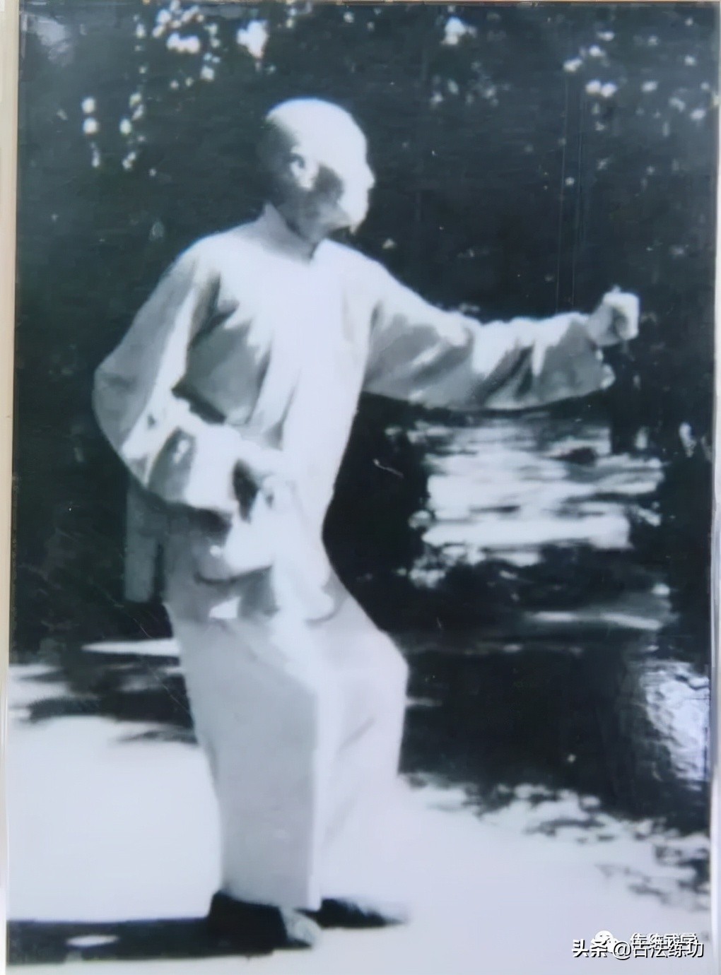 这个功法能增加功力，“刹腰挂肘”，仔细揣摩多体会