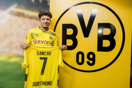 残暴，21岁以下世界第一身价！打爆全欧洲边路的新大腿