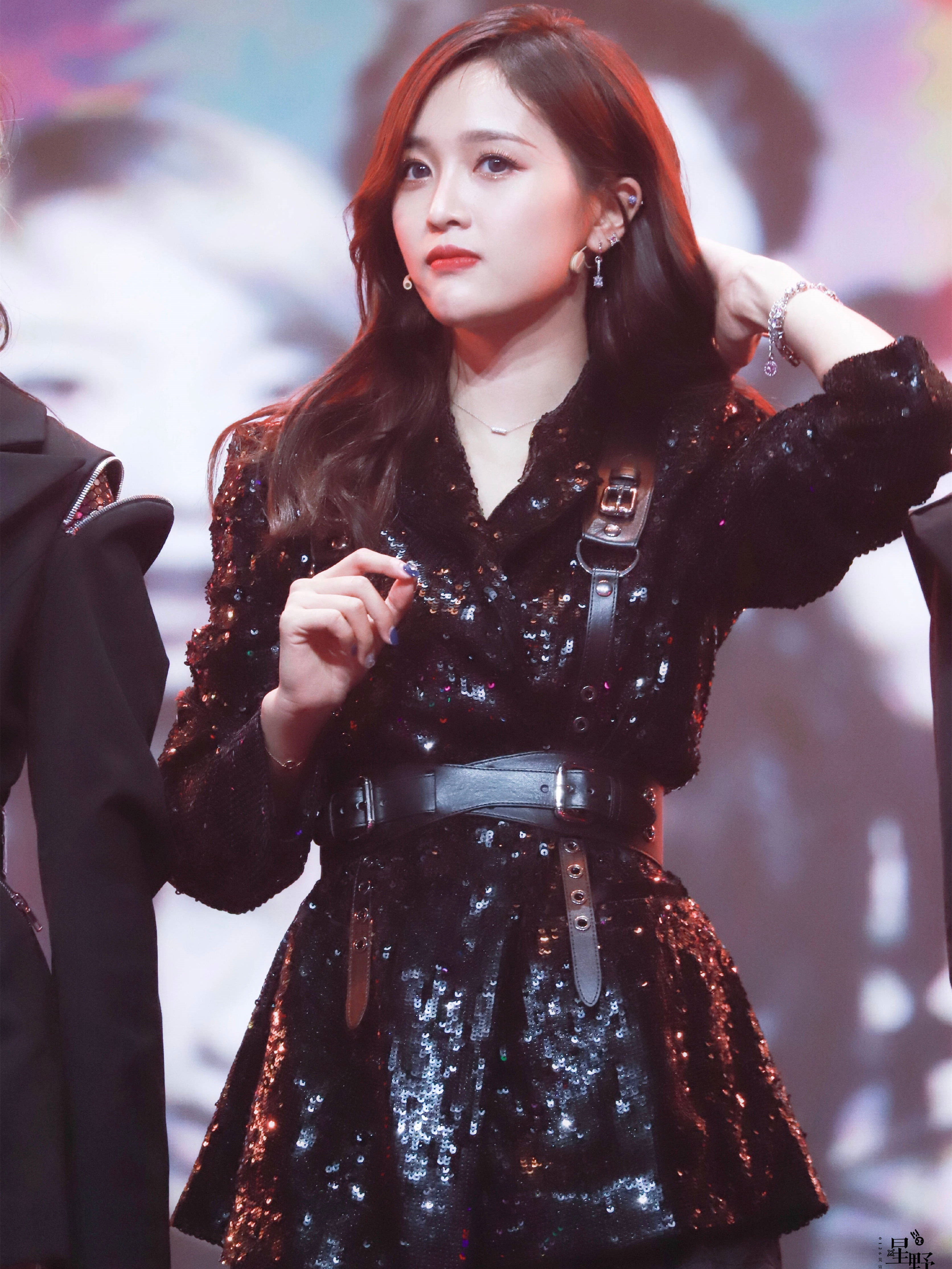 吴宣仪液体装,吴宣仪初舞台红衣