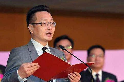 曾经摆过地摊的富豪们,曾经摆过地摊的明星有哪些