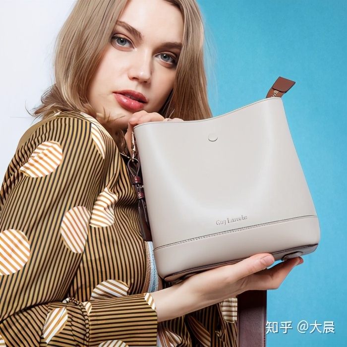 想给女朋友买个包推荐,给女朋友买什么样的包