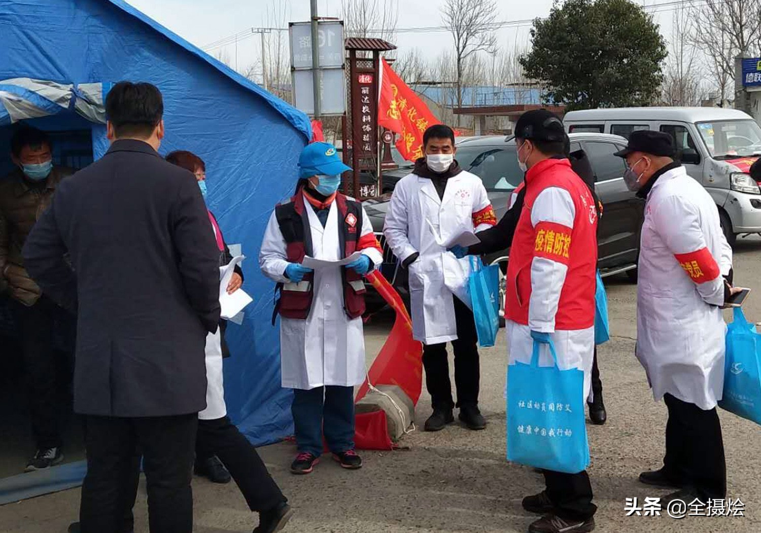 小区里来了新朋友,小区陌生人过来开门