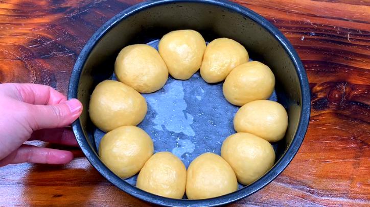 如何自制面包最简单的,用电饭煲做面包学生党不用蛋糕粉