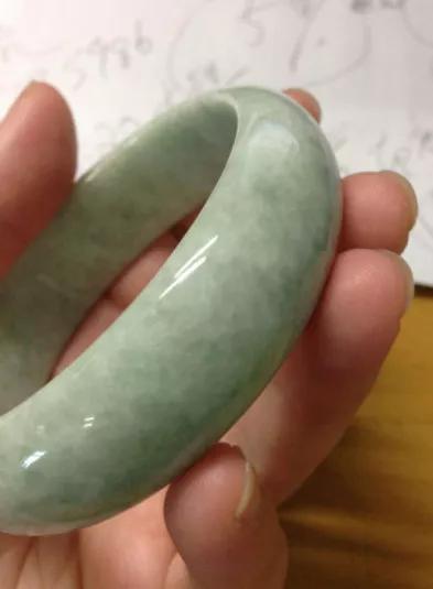 玉镯戴久了表面有划痕怎么清除,自己在家用美假机抛光玉镯可以吗