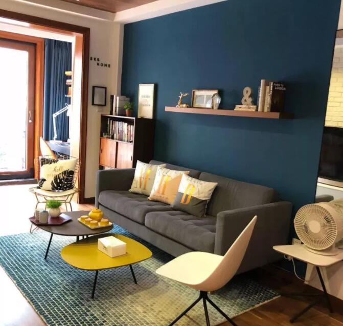 没想到演过《小时代》的她居然这么”穷“，房子都没顾里衣帽间大