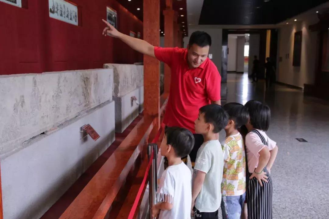 巨海纳百川麟阁多才贤意思,巨海纳百川麟阁多才贤什么意思