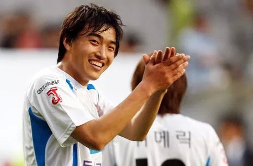 冯潇霆道歉为亚洲杯失误承担责任,冯潇霆现在状态