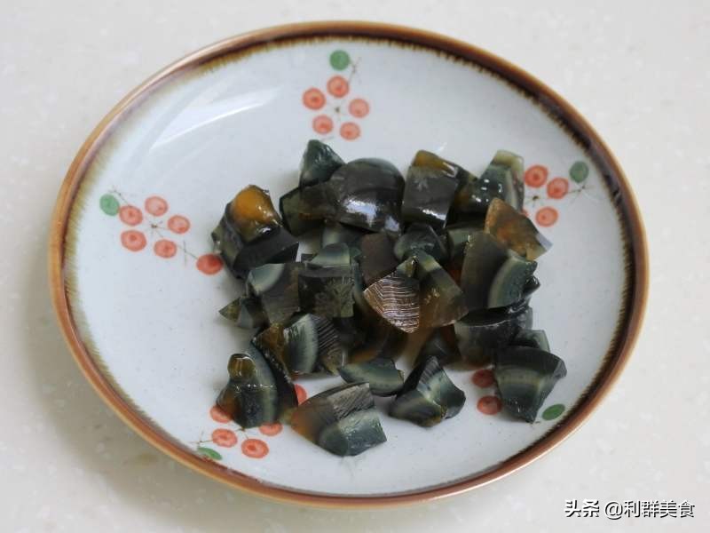 健康美味、麻辣鲜香的凉拌松花蛋内酯豆腐，你喜欢吃吗？