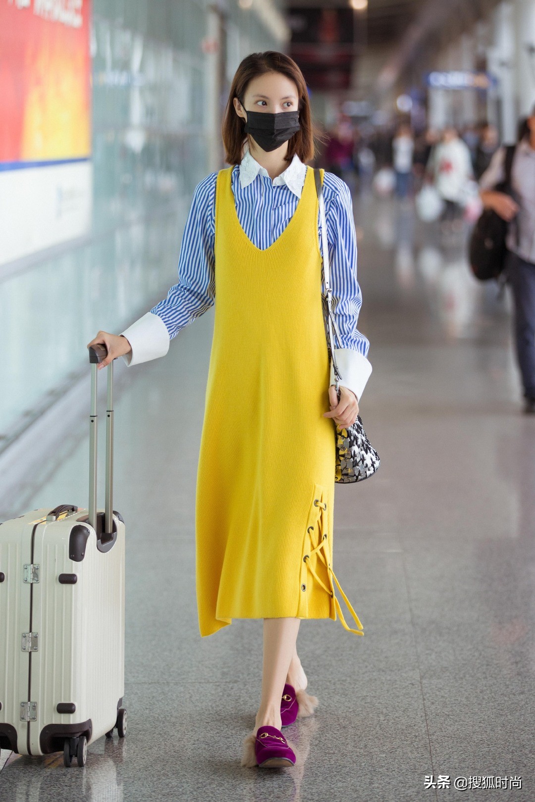 金晨红色吊带裙跳舞,金晨黑裙露背跳舞