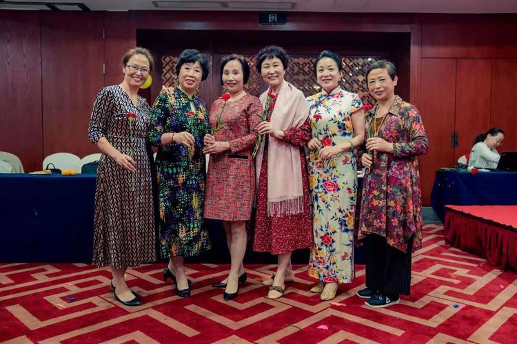 岁月不老我们不散全文,岁月不老我们不散什么意思