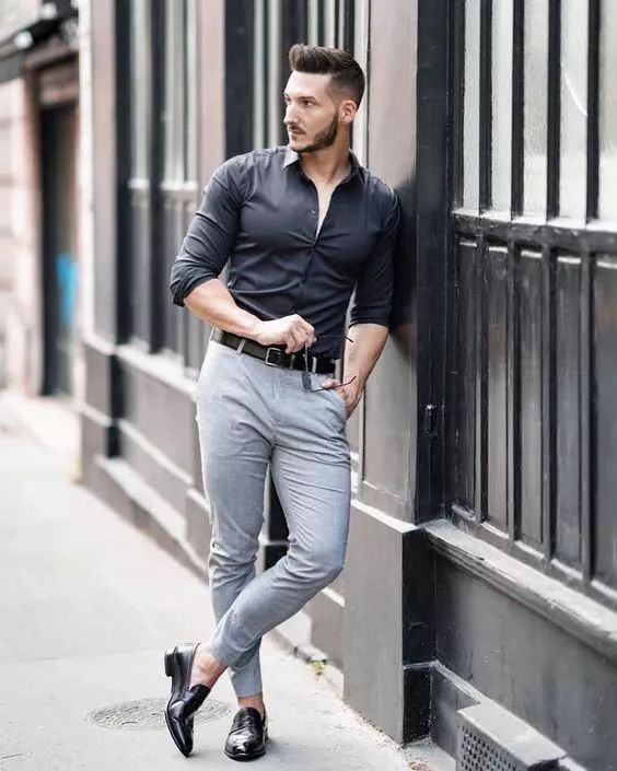 低调的黑色衬衫，应该怎样穿？